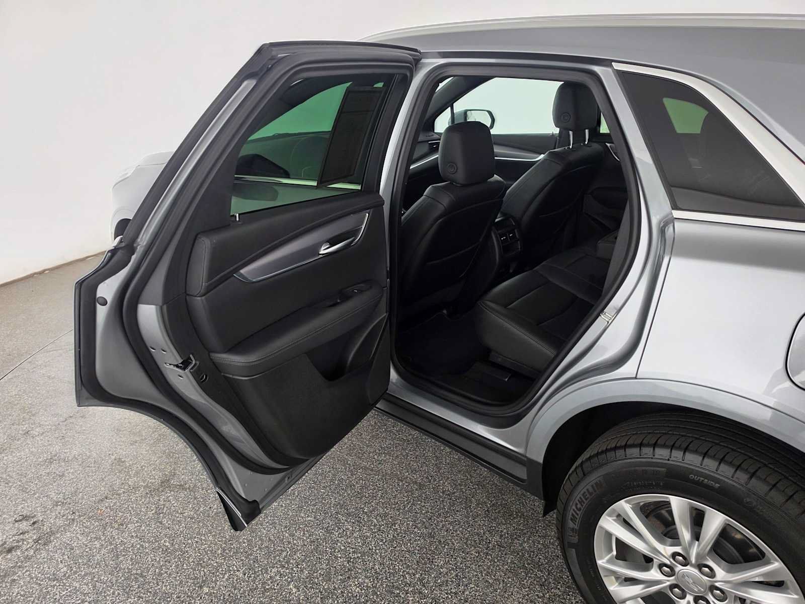 Used 2026 Cadillac XT5 Luxury w/ LPO, Floor Liner Package AWD/4WD image 15
