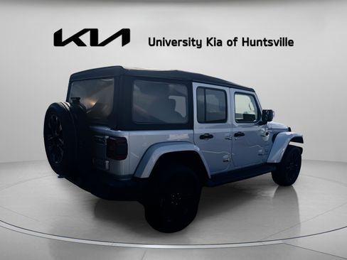 Used 2022 Jeep Wrangler Unlimited Sahara w/ Cold Weather Group AWD/4WD image 3