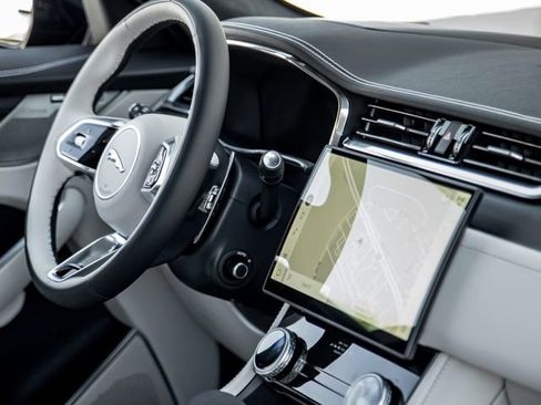 New 2025 Jaguar F-PACE R-Dynamic S image 29