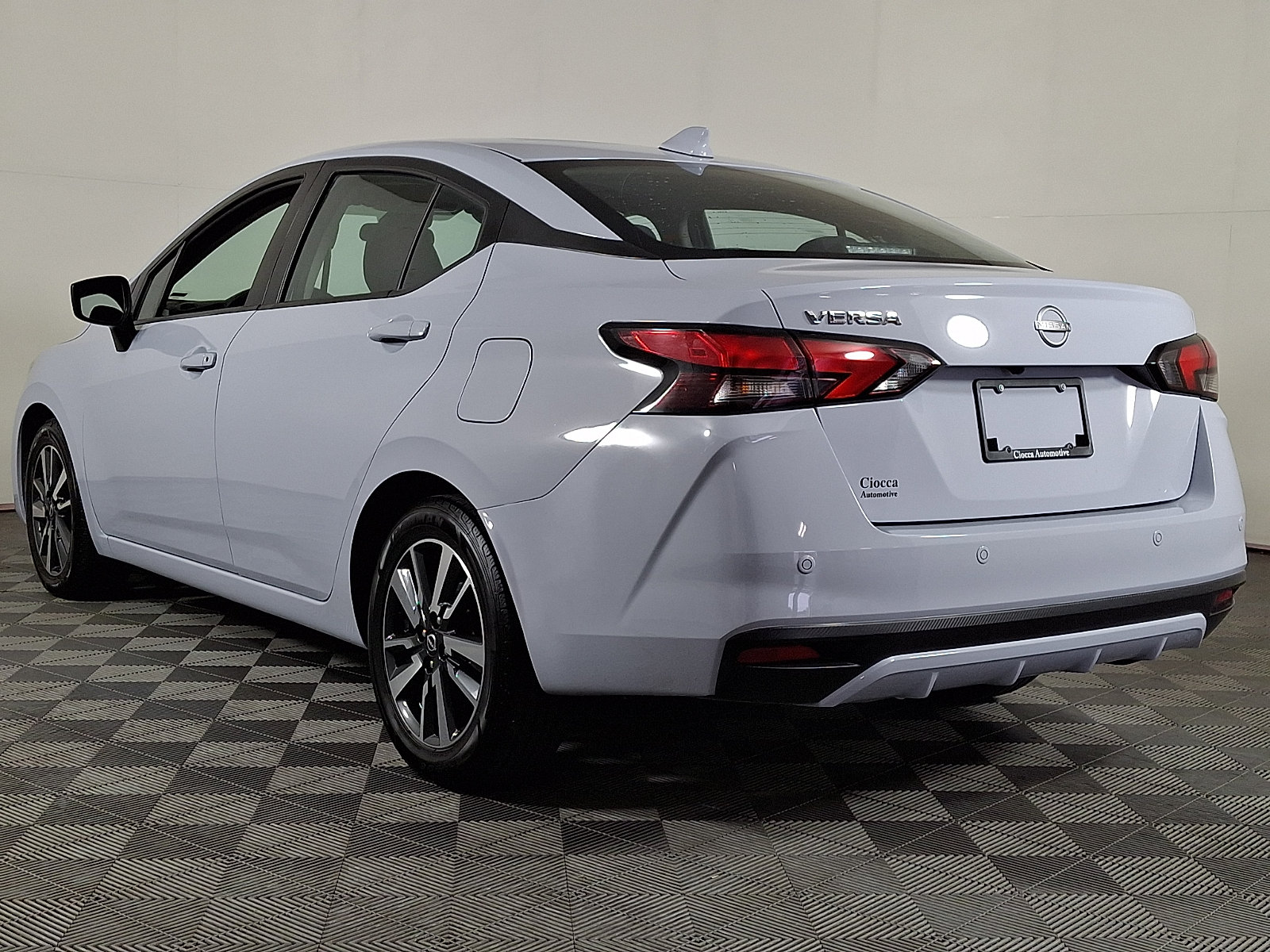 Used 2025 Nissan Versa SV FWD image 7