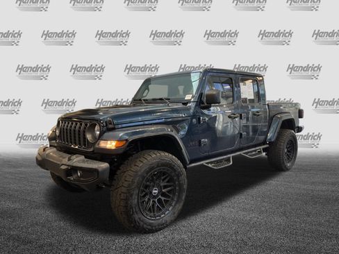 Used 2025 Jeep Gladiator Sport AWD/4WD image 6