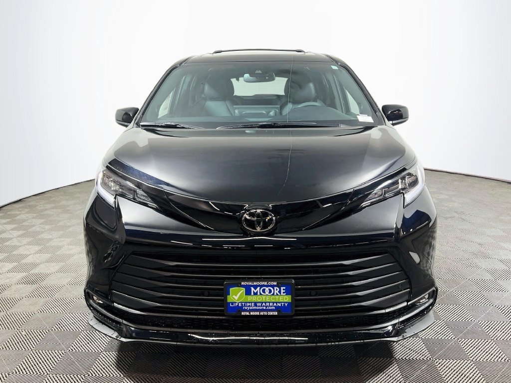 New 2026 Toyota Sienna XLE Woodland Edition AWD/4WD image 2