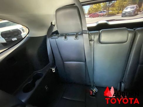 Used 2023 Toyota Highlander XLE AWD/4WD image 21