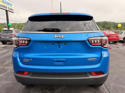 Used 2022 Jeep Compass Latitude w/ Sun and Sound Group AWD/4WD image 6