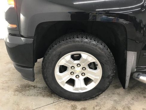 Used 2018 Chevrolet Silverado 1500 LT w/ All Star Edition image 46