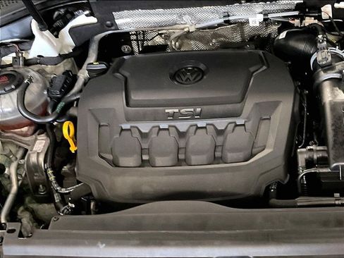 Used 2022 Volkswagen Tiguan SE AWD/4WD image 34