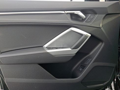 Certified 2025 Audi Q3 2.0T Premium w/ Convenience Package image 13