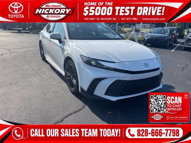 Used 2025 Toyota Camry SE FWD image 1