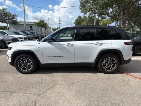 Used 2024 Jeep Grand Cherokee Trailhawk AWD/4WD image 4
