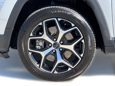 Used 2025 Jeep Compass Limited AWD/4WD image 12