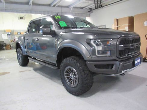 Used 2019 Ford F150 Raptor w/ Equipment Group 802A Luxury AWD/4WD image 3