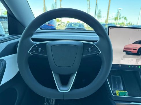Used 2026 Tesla Model Y Long Range AWD/4WD image 19