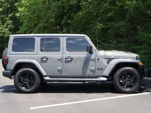 Used 2021 Jeep Wrangler Unlimited Sahara AWD/4WD image 9
