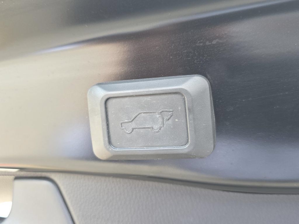 Used 2022 Toyota RAV4 XLE w/ Convenience Package AWD/4WD image 13