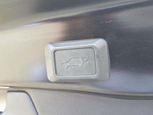 Used 2022 Toyota RAV4 XLE w/ Convenience Package AWD/4WD image 13
