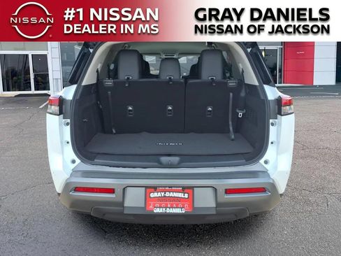 New 2026 Nissan Pathfinder SL FWD image 8