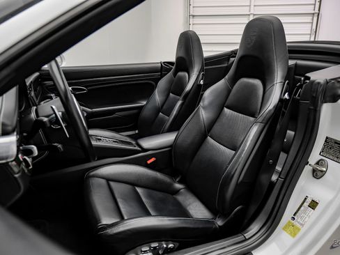 Used 2016 Porsche 911 Turbo S image 41