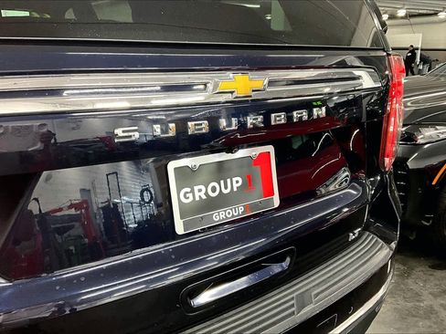 Used 2022 Chevrolet Suburban LT AWD/4WD image 30