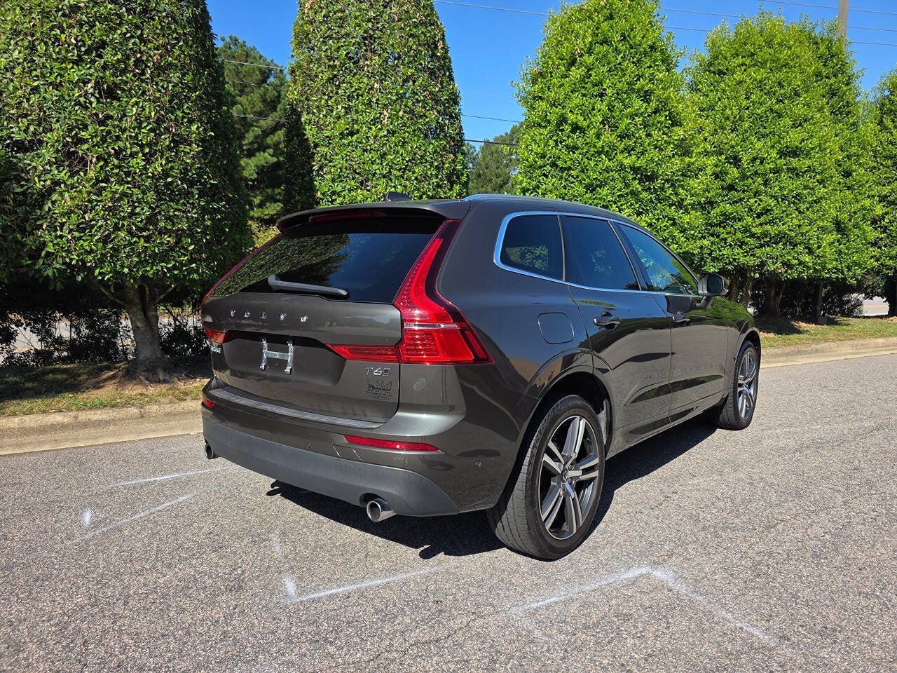 Used 2018 Volvo XC60 T6 Momentum w/ Convenience Package AWD/4WD image 5