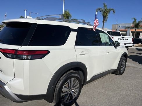 Used 2022 Nissan Pathfinder SL w/ SL Black Package image 12