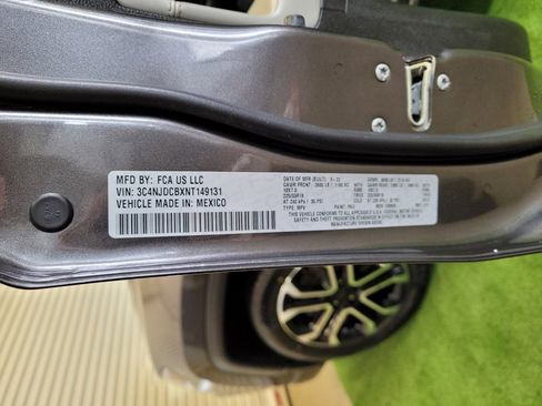 Used 2022 Jeep Compass Limited image 33