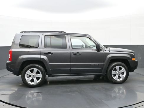 Used 2017 Jeep Patriot Sport image 2