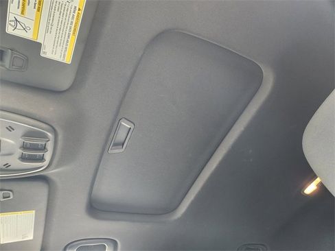 Used 2024 Chevrolet Trax RS w/ Sunroof Package image 24