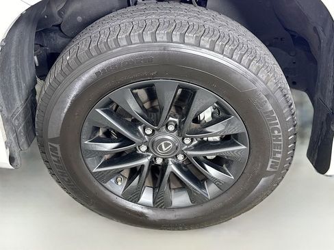 Used 2023 Lexus GX 460 Premium w/ Premium Package image 32