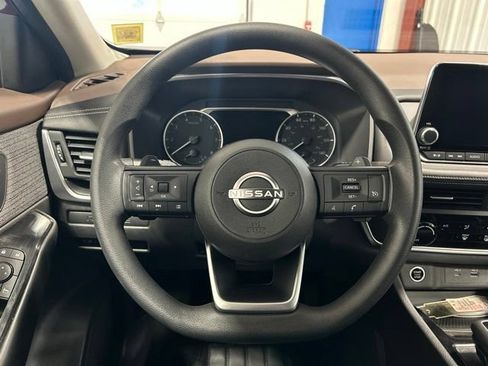 Used 2023 Nissan Rogue S AWD/4WD image 14
