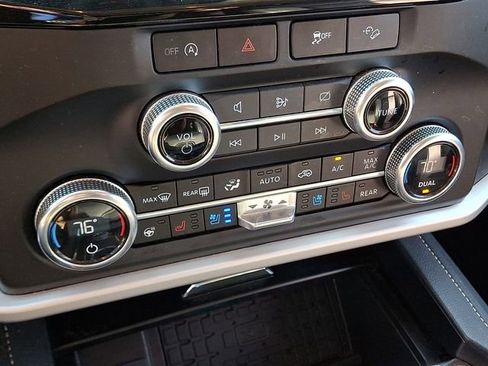 Used 2024 Ford Expedition Max XLT image 16