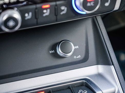 Used 2025 Audi Q3 2.0T Premium w/ Convenience Package image 23