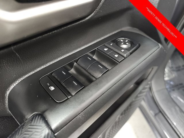 Certified 2025 Toyota Tacoma TRD Off-Road AWD/4WD image 14