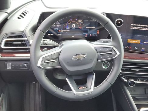 New 2026 Chevrolet Traverse Z71 w/ Driver Confidence Package AWD/4WD image 12