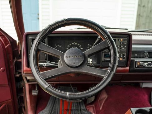 Used 1989 Chevrolet Silverado 1500 2WD Regular Cab image 30