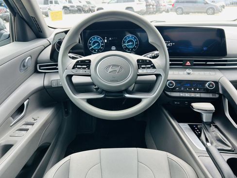 Used 2024 Hyundai Elantra SEL image 12