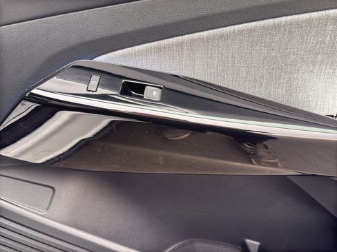 Used 2023 Volkswagen ID.4 Pro image 17