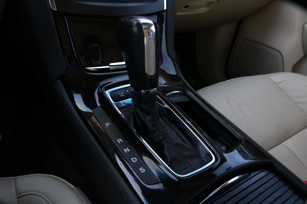 Used 2015 Lincoln MKS AWD w/ Equipment Group 201A image 29