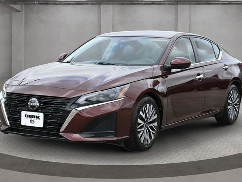 Used 2023 Nissan Altima 2.5 SV image 1