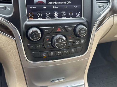 Used 2018 Jeep Grand Cherokee Limited image 35