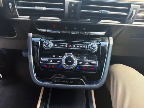 Used 2022 Lincoln Corsair Reserve w/ Elements Package FWD image 11
