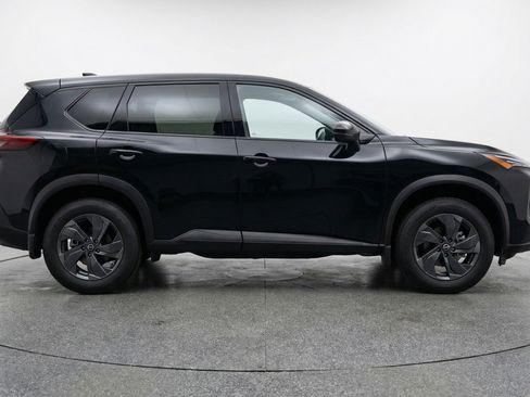 Used 2025 Nissan Rogue SV image 11