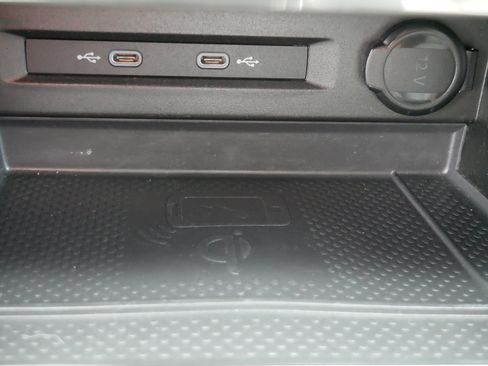 Used 2023 Volkswagen Tiguan SE AWD/4WD image 28