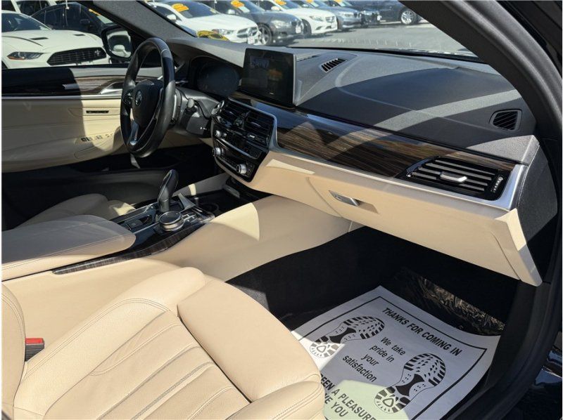 Used 2020 BMW 530i w/ Premium Package RWD image 28