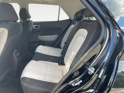 Used 2025 Hyundai Venue SEL FWD image 13