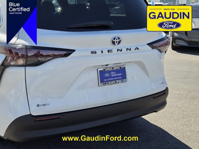 Used 2025 Toyota Sienna LE FWD image 6