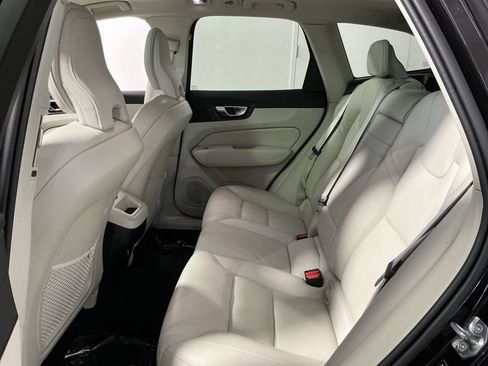 Used 2020 Volvo XC60 T5 Momentum AWD/4WD image 24