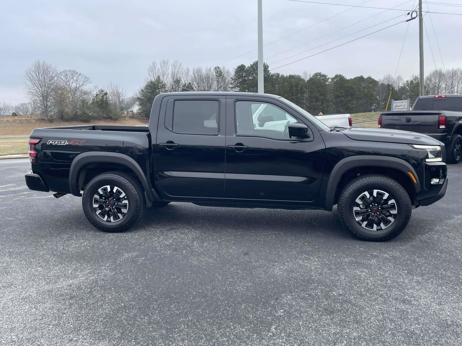 Used 2024 Nissan Frontier PRO-4X AWD/4WD image 2