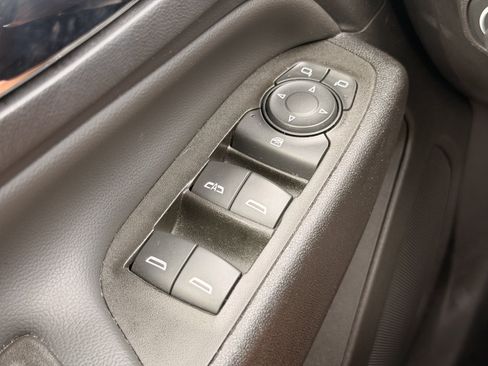 Used 2023 Chevrolet Equinox LT FWD image 18