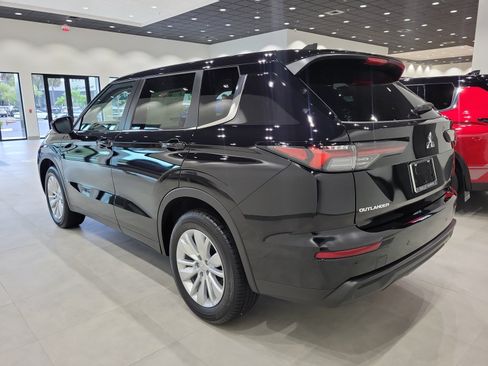 New 2026 Mitsubishi Outlander ES FWD image 6