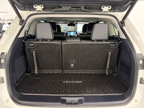 Used 2021 Toyota Highlander Limited AWD/4WD image 24